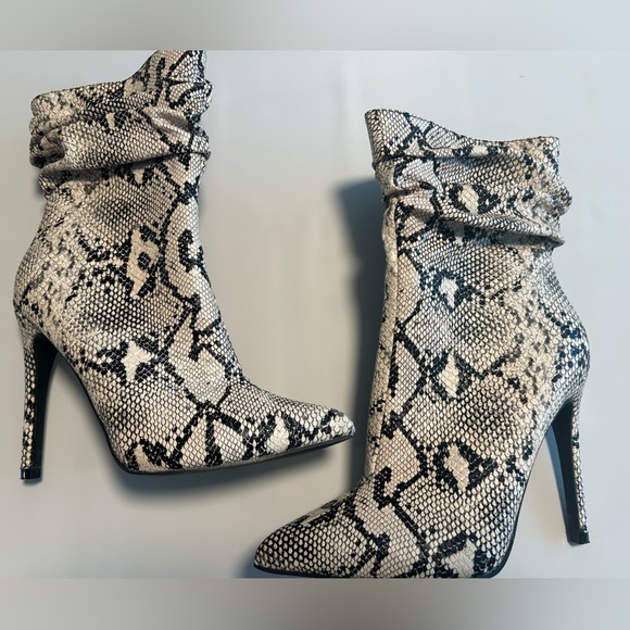 So Me Shoes - So Me Faux Leather Snake Skin Boots